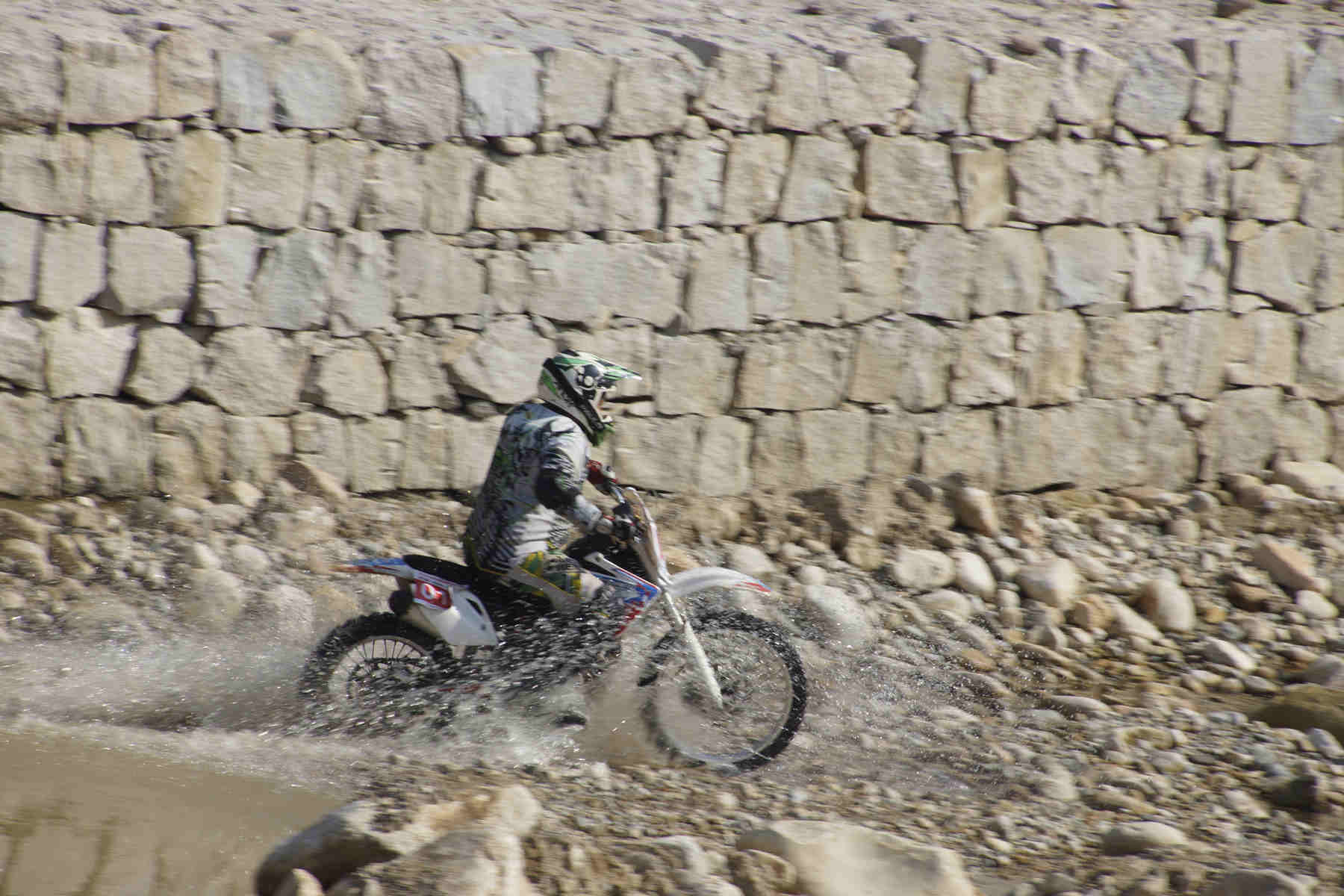 Z6��������ʱ���й������ٷ���վ